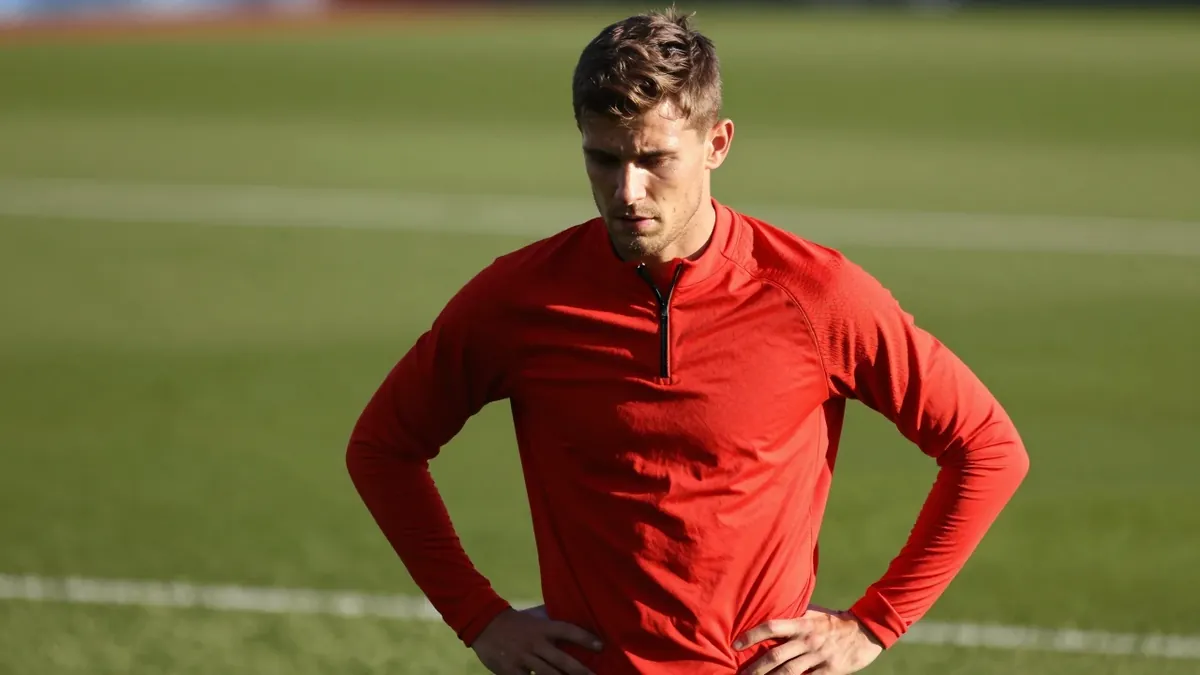 Crusaders FC have completed the permanent signing of defender Ben Kennedy after his loan from Larne,